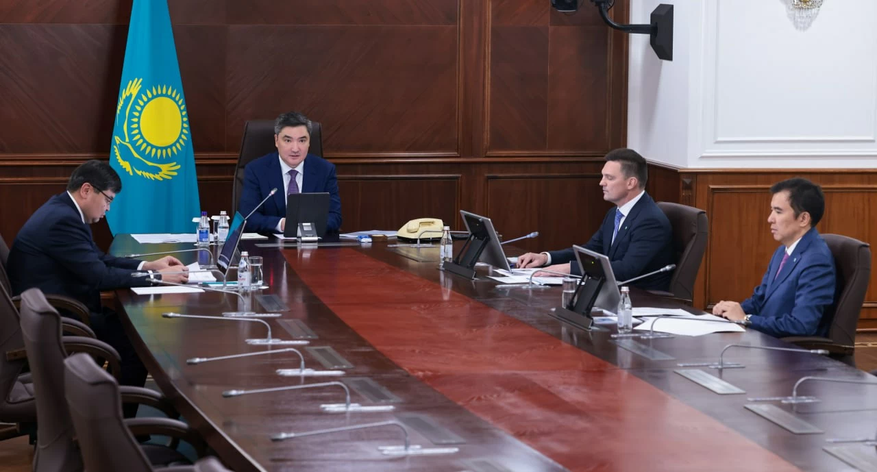 奥尔扎斯·贝克特诺夫主持欧亚开发银行理事会会议
