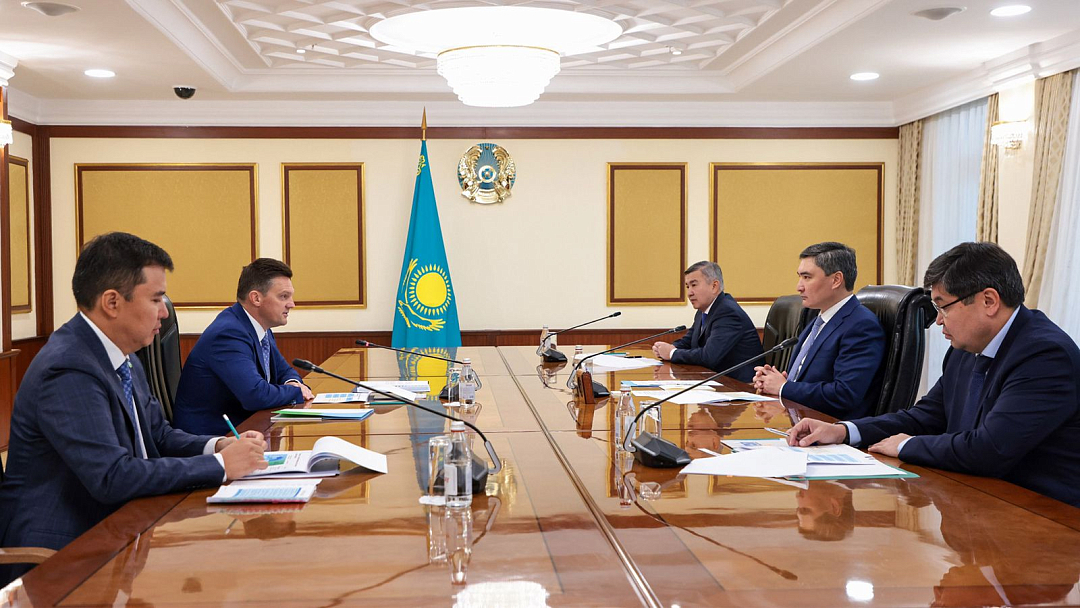 Olzhas Bektenov and Nikolai Podguzov discuss major infrastructure projects