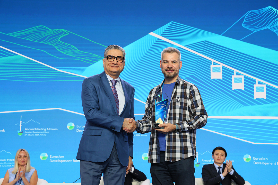 Winners of the EDB Fund for Digital Initiatives’ 2024 Digital Project Competition receive awards