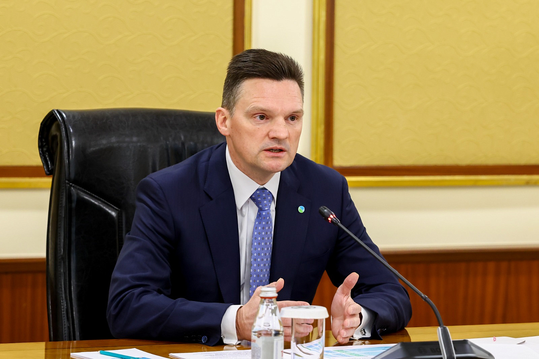 Olzhas Bektenov discusses the implementation of joint projects with Nikolai Podguzov, Head of the EDB